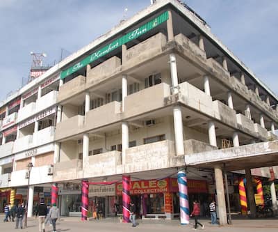 https://imgcld.yatra.com/ytimages/image/upload/t_hotel_yatra_city_desktop/v1481027347/Domestic Hotels/Hotels_Chandigarh/The Komfort Inn/The_Komfort_Inn.jpg